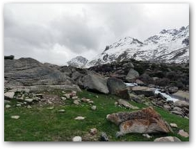 Снежные вершины в ущелье Беш-Таш Нажмите, чтобы увеличить